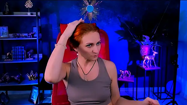 DianaTorrens online show from December 2, 2025, 9:03 am