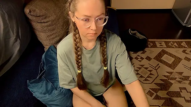 Snapshot of G0LDI chatting on April 2, 2026, 5:43 pm G0LDI online show from April 2, 2026, 5:43 pm