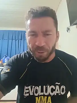 RobertoLuiz84 online show from May 13, 2026, 4:43 am
