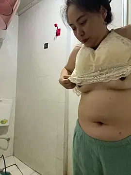 tianwei2567 online show from November 26, 2025, 2:18 pm