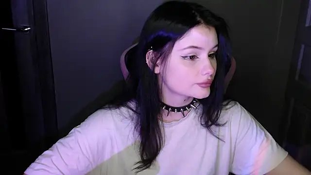 Moon raven online show from February 18, 2026, 2:29 am