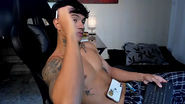 Snapshot of aress_damon chatting on December 18, 2025, 10:05 pm aress damon online show from December 18, 2025, 10:05 pm