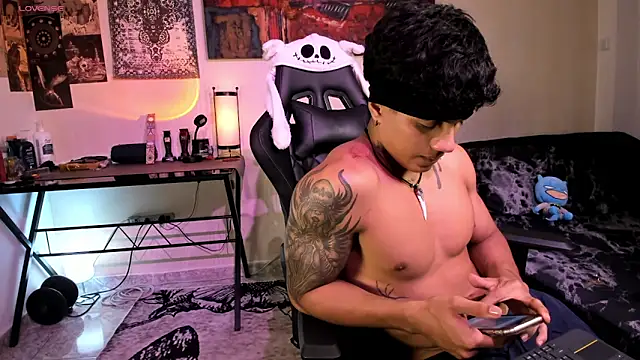 Snapshot of aress_damon chatting on January 15, 2026, 12:04 am aress damon online show from January 15, 2026, 12:04 am