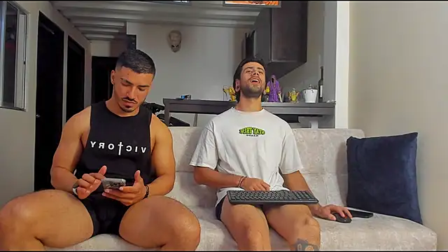 heteros curious online show from November 22, 2025, 11:48 pm