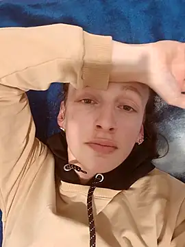 AlisKiv online show from November 28, 2025, 8:33 pm