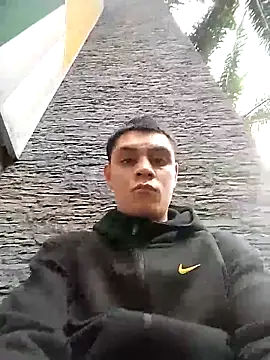 sebastianfelipe online show from April 8, 2026, 10:10 pm