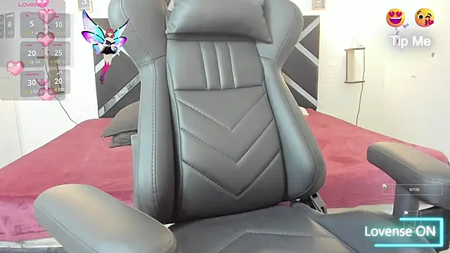 mask red girl online show from November 27, 2025, 1:13 pm