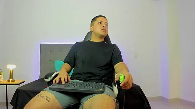 Snapshot of bry_hill chatting on December 2, 2025, 1:17 pm bry hill online show from December 2, 2025, 1:17 pm