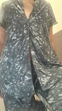 SameeraReddy19 online show from March 10, 2026, 1:27 pm