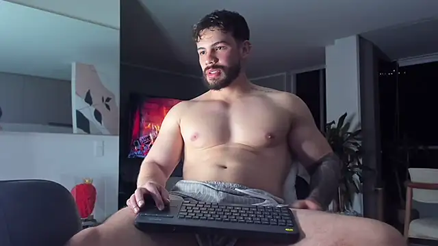 Valenthino Salvatore online show from April 6, 2026, 4:46 am