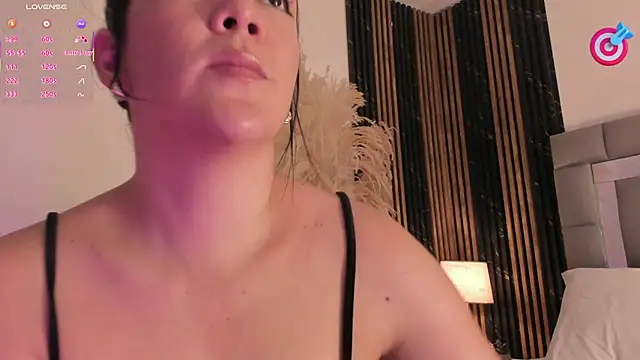 amaia santini online show from April 8, 2026, 6:52 pm