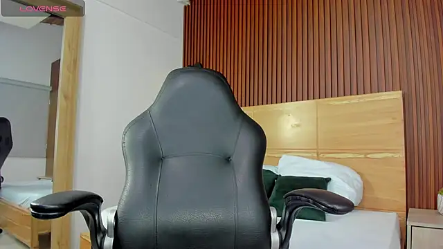 Snapshot of zully28_ chatting on November 27, 2025, 12:07 pm zully28 online show from November 27, 2025, 12:07 pm