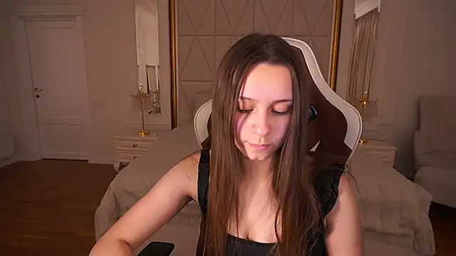 TinyNatalie online show from March 10, 2026, 9:53 pm