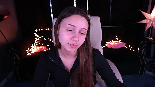 TinyNatalie online show from May 9, 2026, 6:51 am