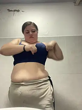 Kitty Bms  online show from December 17, 2025, 6:58 pm