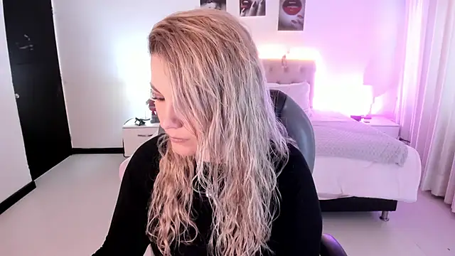 Snapshot of Violeta_Hotter chatting on November 27, 2025, 11:12 am Violeta Hotter online show from November 27, 2025, 11:12 am