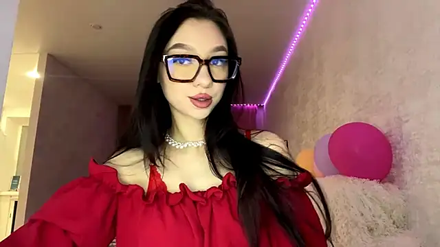 Snapshot of KristaLarmon chatting on December 4, 2025, 5:21 pm KristaLarmon online show from December 4, 2025, 5:21 pm