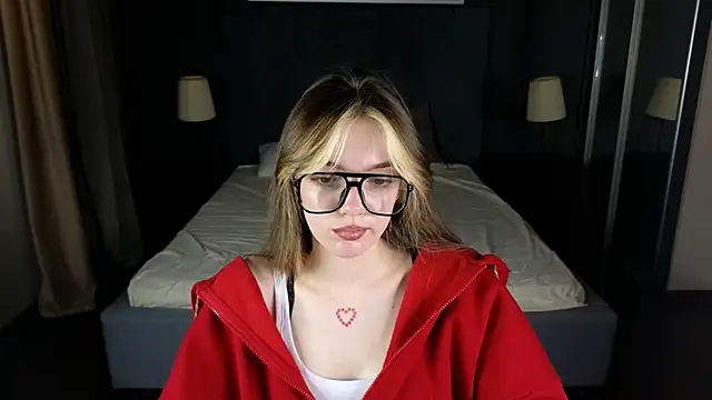 MILLIE MUR online show from December 15, 2025, 5:55 am