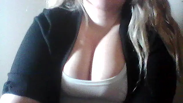 Snapshot of BelladonnaSkye chatting on December 2, 2025, 8:26 pm BelladonnaSkye online show from December 2, 2025, 8:26 pm