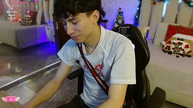 Snapshot of kaelwolf_tay chatting on November 26, 2025, 7:26 pm kaelwolf tay online show from November 26, 2025, 7:26 pm