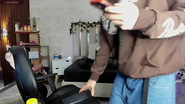 Snapshot of kaelwolf_tay chatting on February 18, 2026, 7:10 pm kaelwolf tay online show from February 18, 2026, 7:10 pm