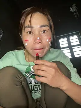 Snapshot of meganmeo chatting on February 12, 2026, 5:24 am meganmeo online show from February 12, 2026, 5:24 am