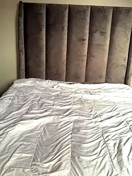 cuddlegiantbear online show from November 25, 2025, 6:24 am