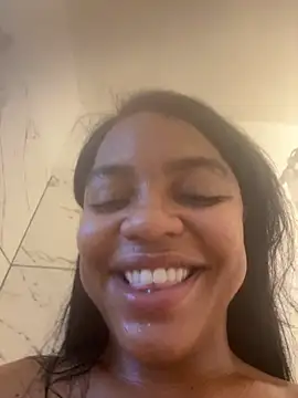 xoeewinters online show from November 24, 2025, 2:17 pm