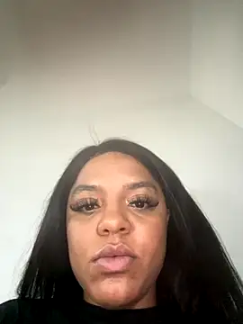 xoeewinters online show from November 29, 2025, 2:53 pm