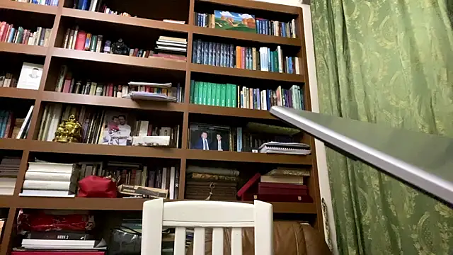 LinaClous online show from January 11, 2026, 3:39 pm