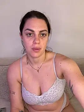 laraslittlesecrett online show from April 5, 2026, 1:19 pm