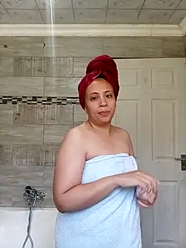 Snapshot of sexymaxine15 chatting on December 1, 2025, 4:28 am sexymaxine15 online show from December 1, 2025, 4:28 am