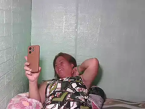 Smilinglovely online show from May 18, 2026, 8:09 am