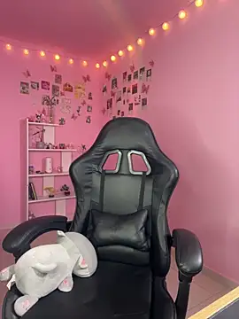 Davne  online show from April 5, 2026, 9:45 pm