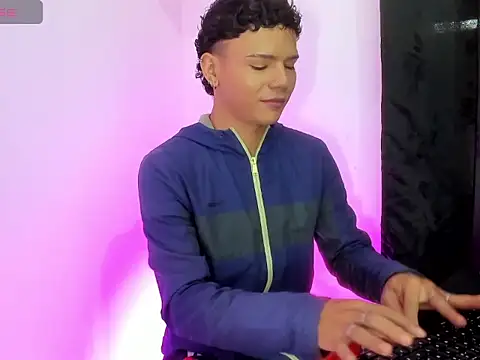 Snapshot of secret_justin7 chatting on November 29, 2025, 12:19 pm secret justin7 online show from November 29, 2025, 12:19 pm