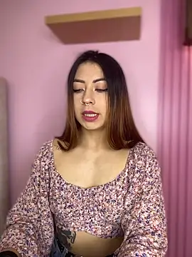 Snapshot of MaddieHunter chatting on November 27, 2025, 1:13 pm MaddieHunter online show from November 27, 2025, 1:13 pm