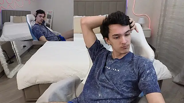 MoonlinSkinn online show from February 13, 2026, 1:01 am