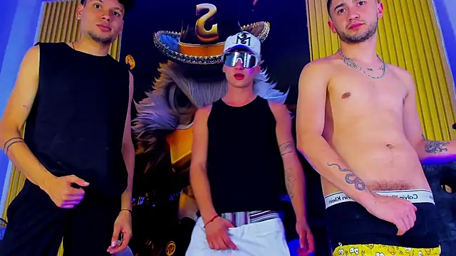 Snapshot of Thegolden_boys chatting on November 29, 2025, 5:21 am Thegolden boys online show from November 29, 2025, 5:21 am