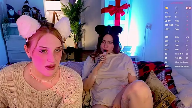 Snapshot of LucyLuice chatting on December 3, 2025, 6:43 am LucyLuice online show from December 3, 2025, 6:43 am