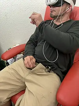 2addictivelyhorny online show from March 5, 2026, 12:23 pm