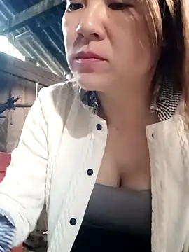 Snapshot of Lily-ross22 chatting on December 14, 2025, 12:38 am Lily-ross22 online show from December 14, 2025, 12:38 am