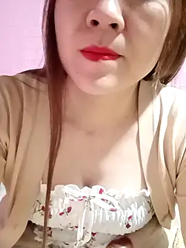 Snapshot of Lily-ross22 chatting on December 18, 2025, 5:08 pm Lily-ross22 online show from December 18, 2025, 5:08 pm