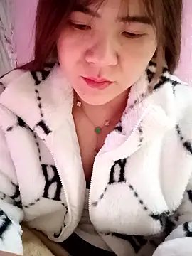 Snapshot of Lily-ross22 chatting on January 9, 2026, 12:13 am Lily-ross22 online show from January 9, 2026, 12:13 am