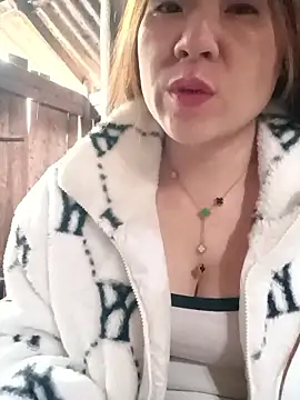 Snapshot of Lily-ross22 chatting on January 12, 2026, 5:01 am Lily-ross22 online show from January 12, 2026, 5:01 am