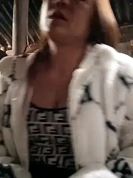 Snapshot of Lily-ross22 chatting on January 14, 2026, 1:55 am Lily-ross22 online show from January 14, 2026, 1:55 am