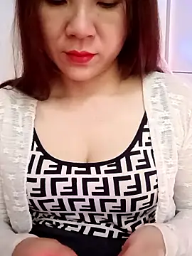 Snapshot of Lily-ross22 chatting on January 19, 2026, 3:10 am Lily-ross22 online show from January 19, 2026, 3:10 am