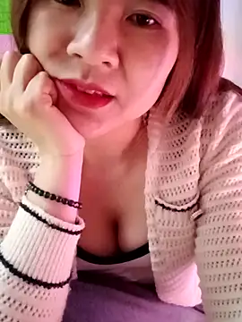 Snapshot of Lily-ross22 chatting on February 2, 2026, 5:06 am Lily-ross22 online show from February 2, 2026, 5:06 am