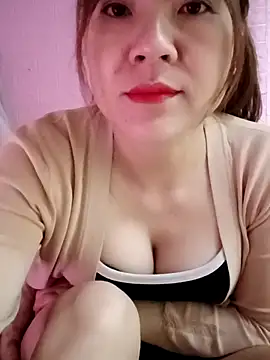 Snapshot of Lily-ross22 chatting on February 6, 2026, 3:33 am Lily-ross22 online show from February 6, 2026, 3:33 am