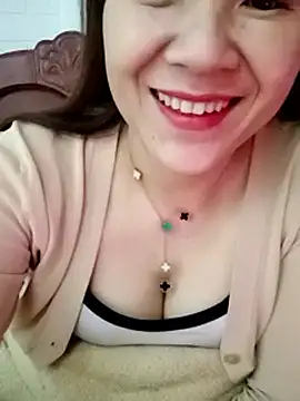 Snapshot of Lily-ross22 chatting on February 9, 2026, 6:28 am Lily-ross22 online show from February 9, 2026, 6:28 am