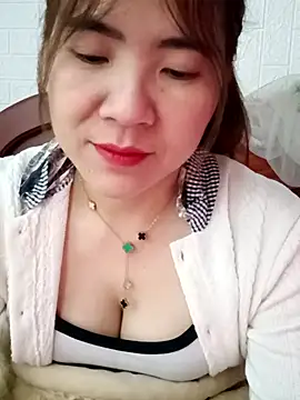 Snapshot of Lily-ross22 chatting on February 10, 2026, 4:16 am Lily-ross22 online show from February 10, 2026, 4:16 am